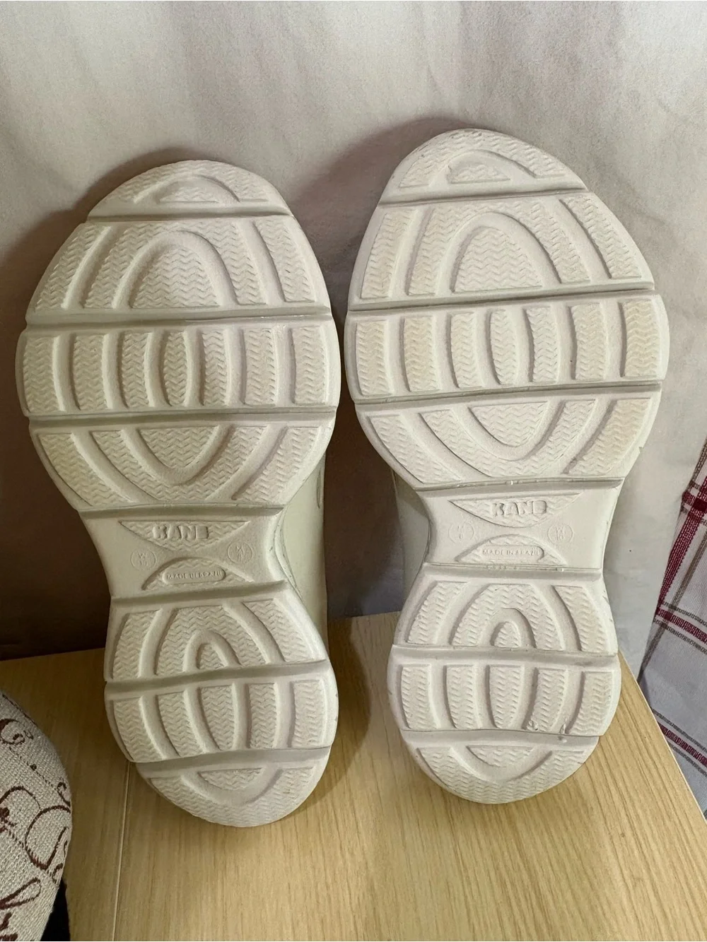 Kane Men’s  Cream Clogs Open Back. Size 8